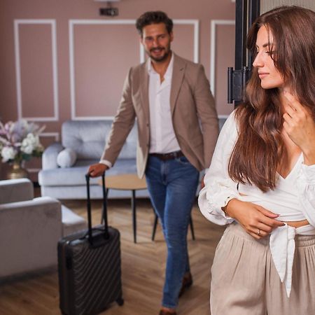Resto Inn - Smart Apartamenty Blisko Energylandii Polwies Bagian luar foto