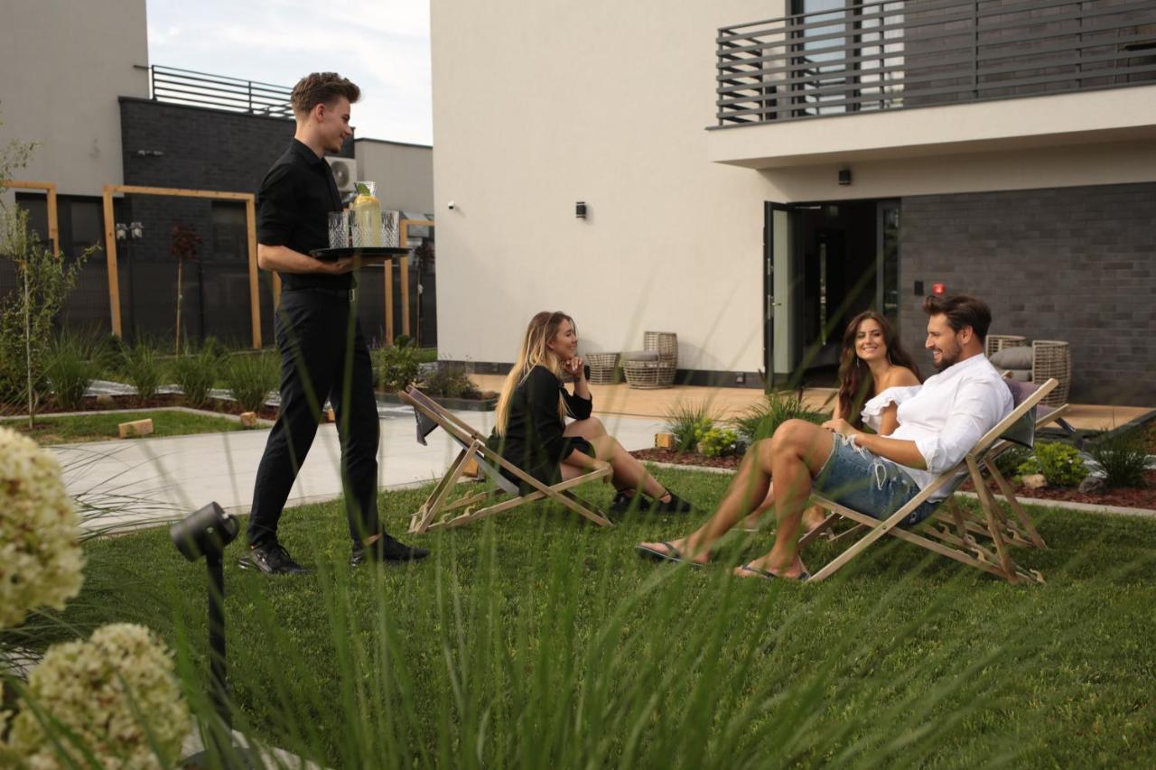 Resto Inn - Smart Apartamenty Blisko Energylandii Polwies Bagian luar foto