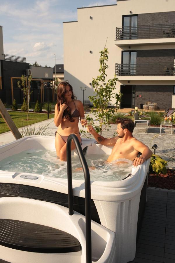 Resto Inn - Smart Apartamenty Blisko Energylandii Polwies Bagian luar foto