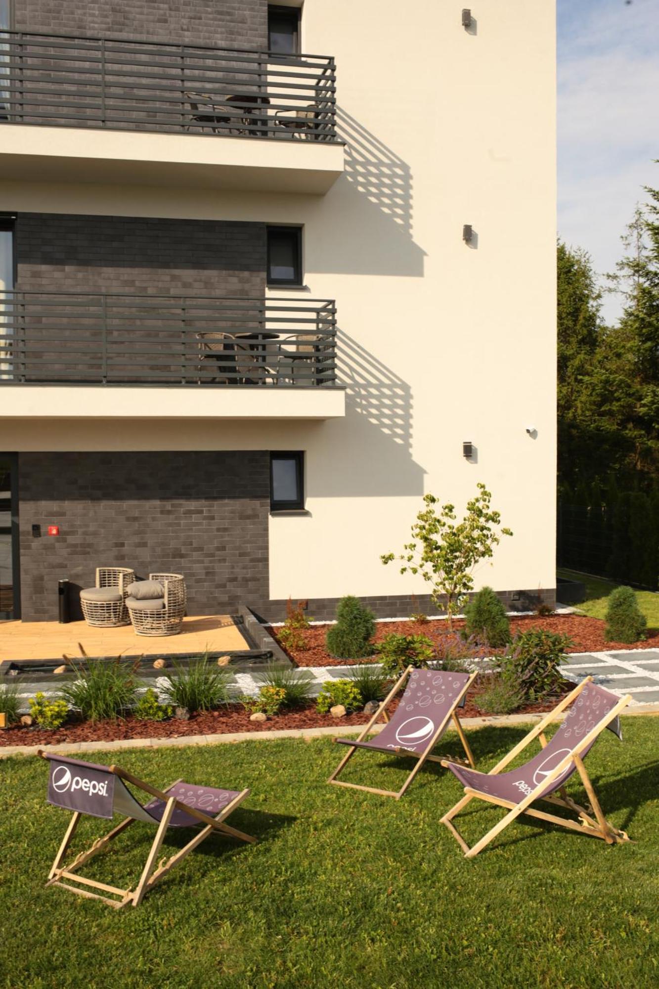 Resto Inn - Smart Apartamenty Blisko Energylandii Polwies Bagian luar foto